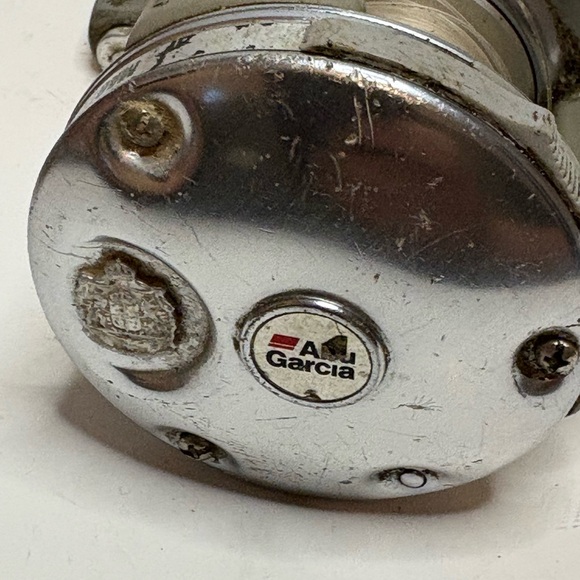 Abu Garcia Silver Fishing Reel - Picture 8 of 8